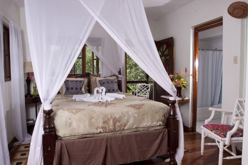 Forres Park Hotel Кингстън Екстериор снимка