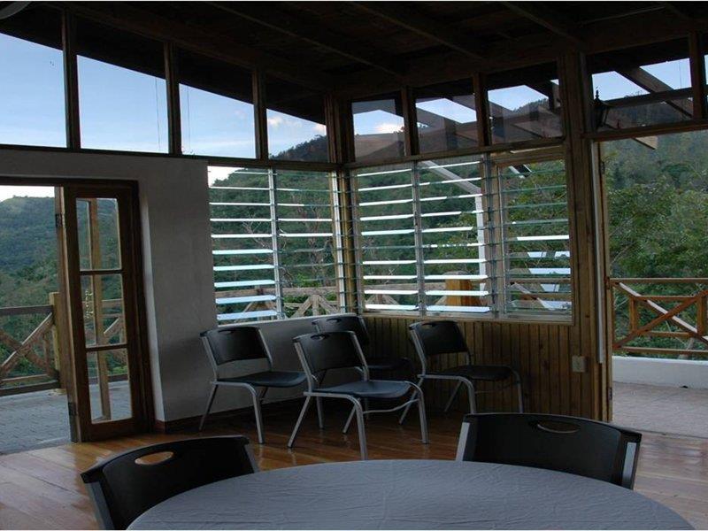 Forres Park Hotel Кингстън Екстериор снимка